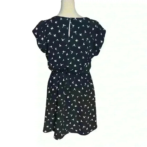 Sweet Rain Dress. Pullover Size Medium Blue with White Bird Design - Picture 5 of 11